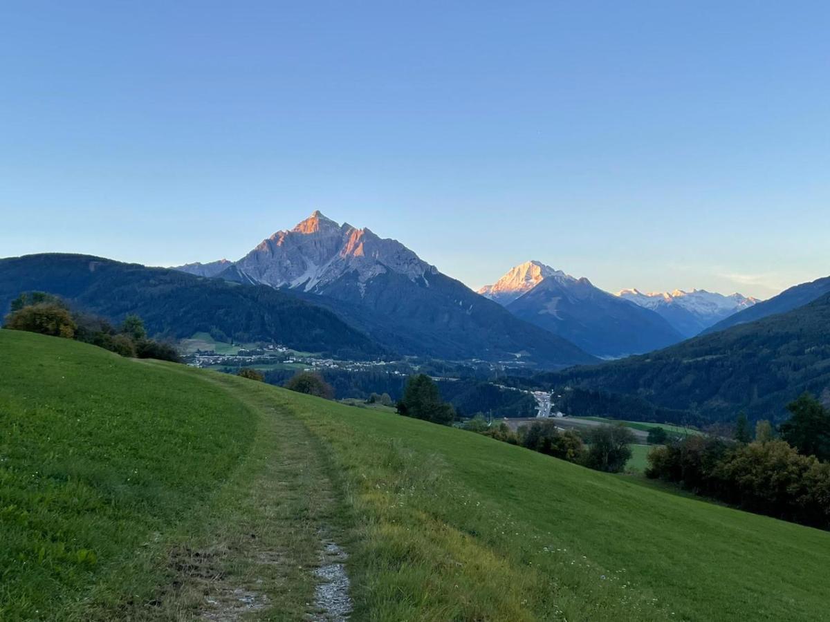 Apartment Wiesenhof - Natur & Weitblick Ueber Innsbruck - Ladestation Fuer Elektroautos المظهر الخارجي الصورة